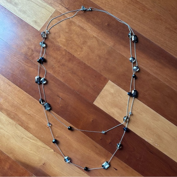 Bead necklace & earrings set - Picture 2 of 4